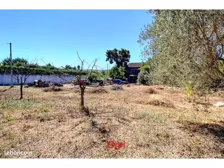 terrain 1 596 m² aubagne