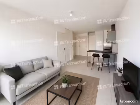 t2 rénové 43.1 m² -livré en 2017 - balcon - garage
