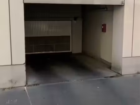 garage fermé 17 4 m2 lyon 4 accès facile