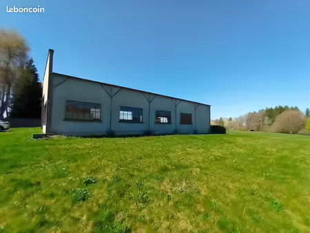 terrain + hangar