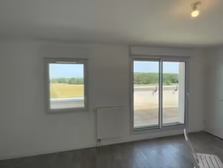 basse goulaine t1 avec terrasse et parking