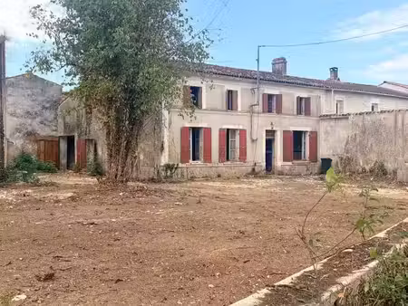 vente maison 5 pièces 185 m² à sainte-gemme (17250)  70 000 €