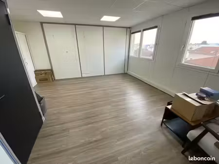 bureau lumineux et au calme côté cour