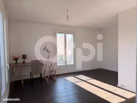 studio 1 pièce 28 m²