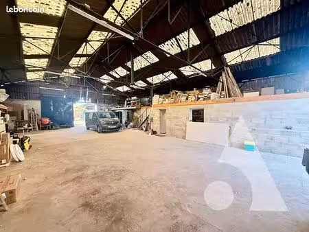 entrepôt 672 m² estrees saint denis