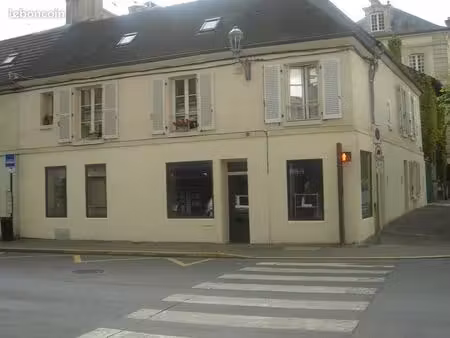 local commercial chantilly
