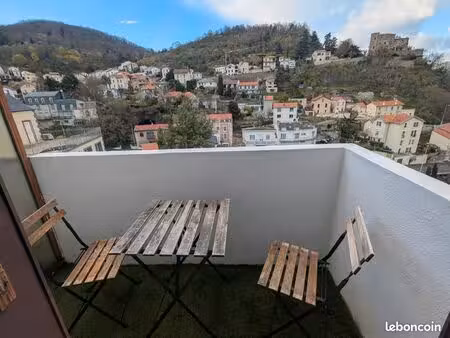 studio calme refait à neuf royat