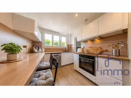 t4 rénové avec balcon et vue dégagée