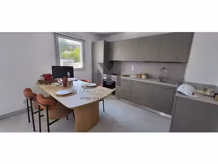 rez de jardin t2 avex terrasse dans residence avec piscine