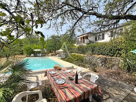 maison familiale de 4 chambres avec piscine  jolie vue dégagée et 5 766m² de terrain.