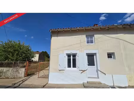 maison de ville avec jardin à civray proche commerces