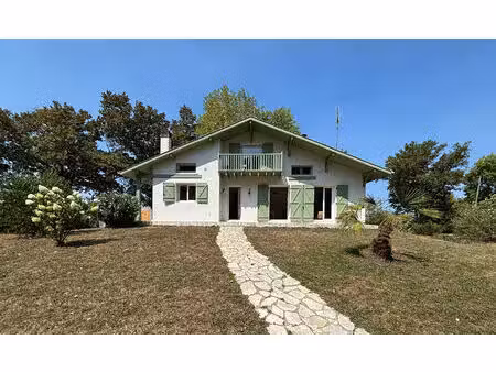 villa 6 pièces sur son parc de 5800m2  pomarez