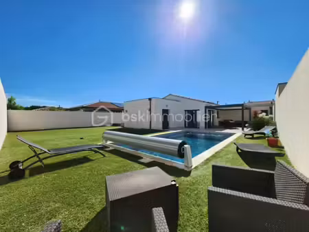 exclusivité – superbe villa de plain-pied avec 4 chambres  piscine maçonnée et boulodrome 