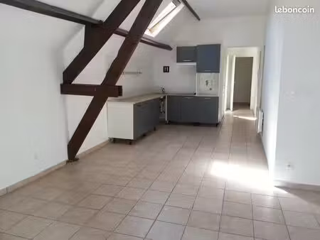 appartement plein de charme dans un corps de ferme – 2 chambres  terrasse  jardin et garag