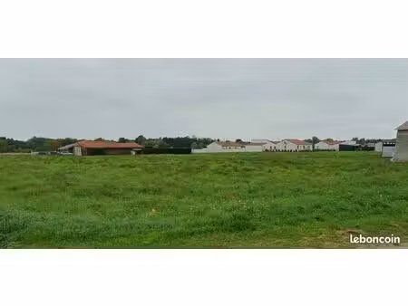 terrain à bâtir de 855 m² à maringues (63)