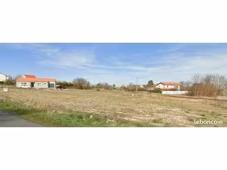 terrain à bâtir de 630 m² à pessat-villeneuve (63)