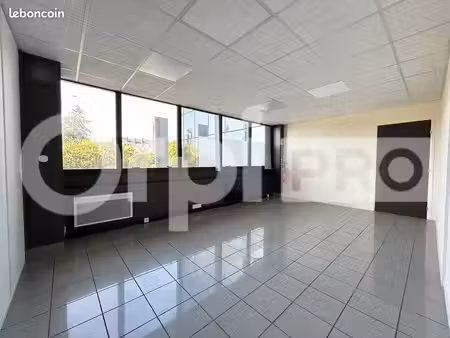 bureau 26 m²