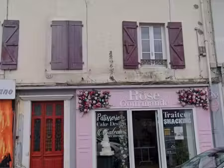 local commercial avec vitrine centre bizanos