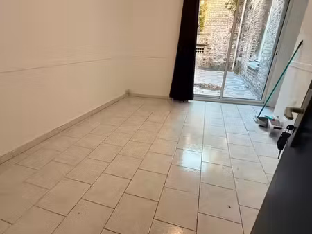 magnifique t2 hypercentre de douai avec belle cour (rénové)