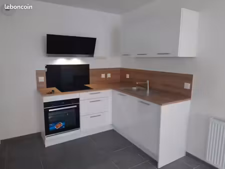 appartement récent 45 m² avec balcon – proche plage – parking sécurisé