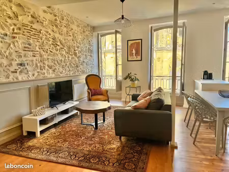 appartement t3 meublé entièrement rénové – vue exceptionnelle sur la cathédrale de bayonne