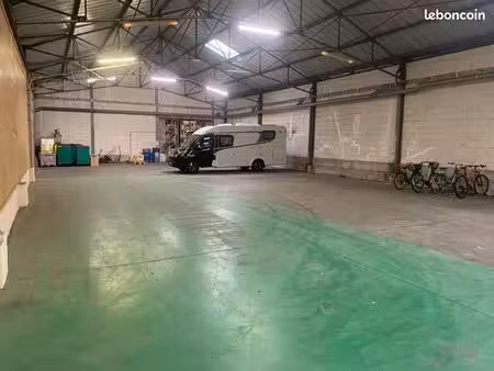 ? à louer – dépôt / local d’activité de 420 m² avec bureaux possibles à l’étage