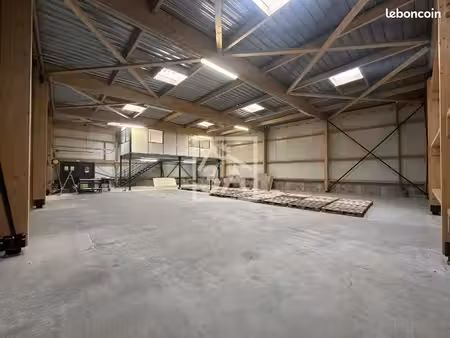 local industriel 745 m²
