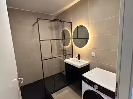appartement t2 entièrement rénové & meublé avec 85 m² d’extérieur  jardin privatif  2 park