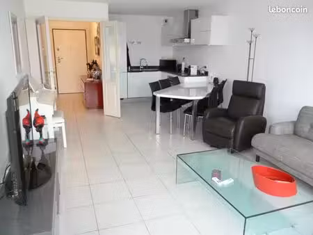 3 pièces  70m² face lycée kleber