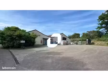 local d'activité 1 065 m²