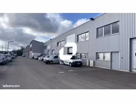 local d'activité 151 m²