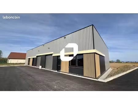 local d'activité 152 m²