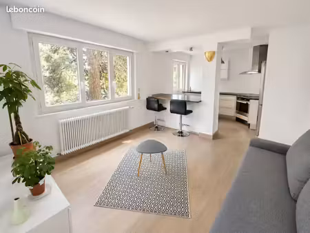 annecy centre – t2 avec balcon au calme entre le lac  les haras et les galeries lafayette