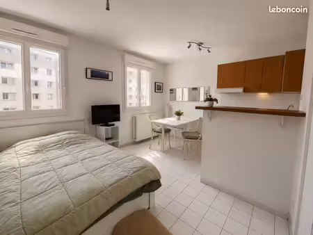 studio 1 pièce 26 m²