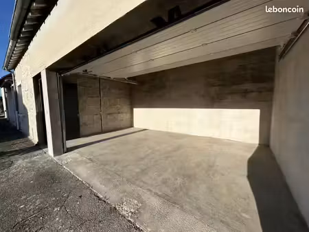 garage / box