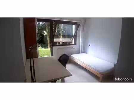 loue une chambre meublée étudiant (e)