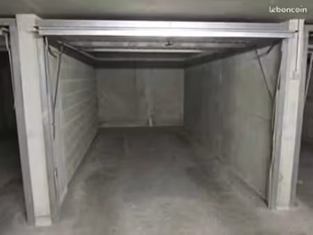 parking 14 m² sallanches