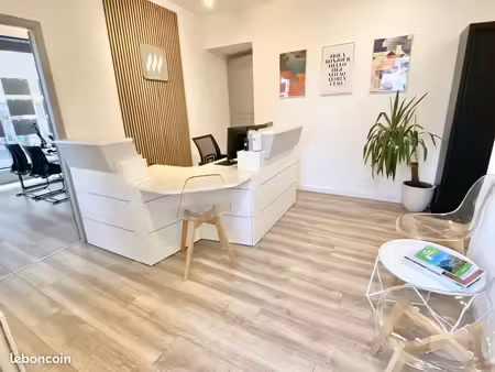 local commercial / bureaux à louer – 108 m² – très forte visibilité – centre-ville la roch