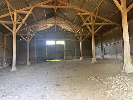 loue hangar