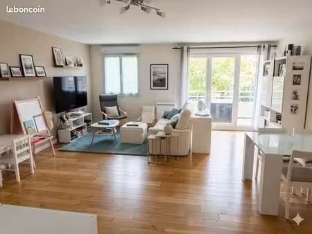 appartement 4 pièces de 97 m² avec 2 balcons  cave  parkings