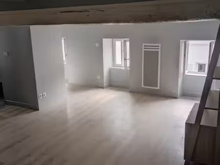 studio plein centre-ville niort : 430