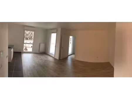 location appartement 2 pièces 46 m² à bobigny (93000)  930 €
