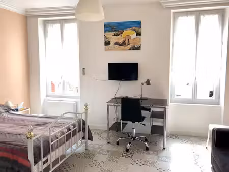 location meublée appartement 2 pièces 33 m² à clermont-ferrand (63000)  600 €