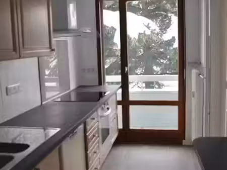 location appartement 4 pièces 85 m² à divonne-les-bains (01220)  2 190 €