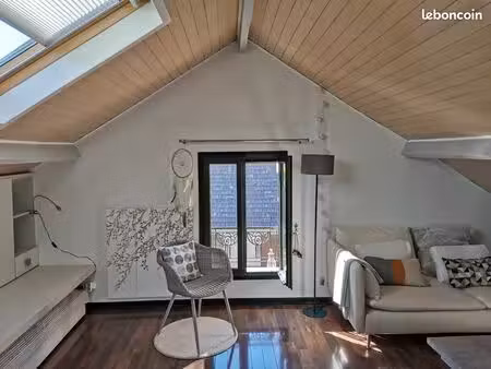 logement sous les toits  maison en pierre de meulière