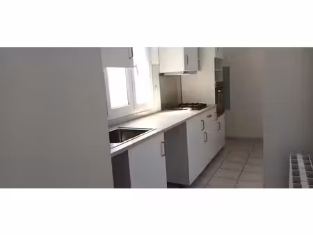 location appartement 6 pièces 122 m² à nimes (30000)  1 130 €