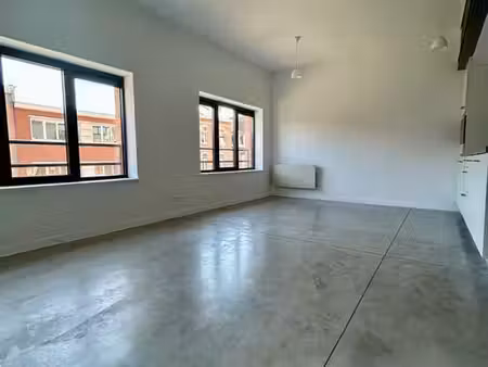 studio moderne avec mezzanine – fonctionnel et lumineux