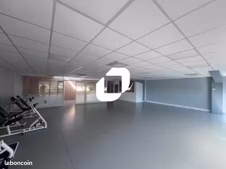bureau 135 m²
