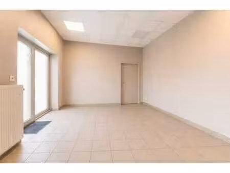 maison spacieuse entièrement rénovée avec grand garage