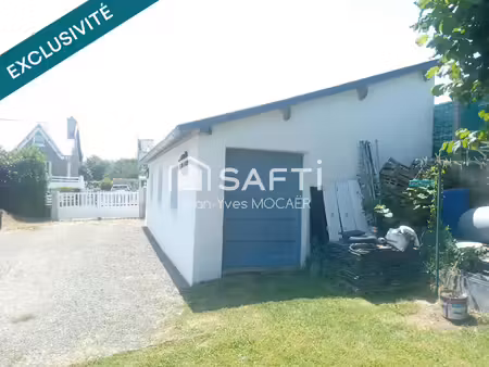 chateauneuf du faou (29520)  terrain avec garage  petit atelier  parking privé  en centre 